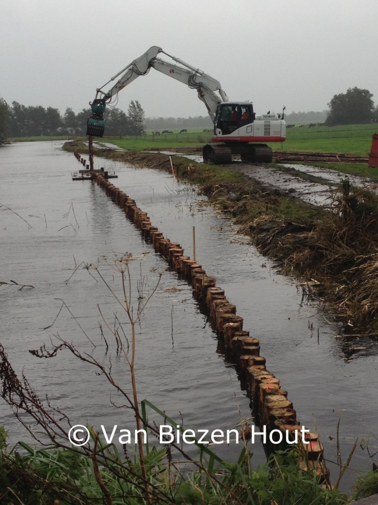 Beschoeiingspalen en palen voor beschoeiing Van Biezen Hout